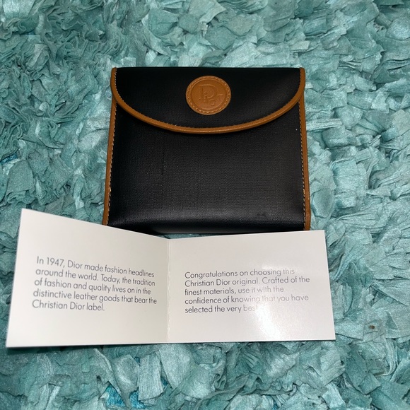 Beautiful like New Christian Dior wallet - Picture 7 of 8